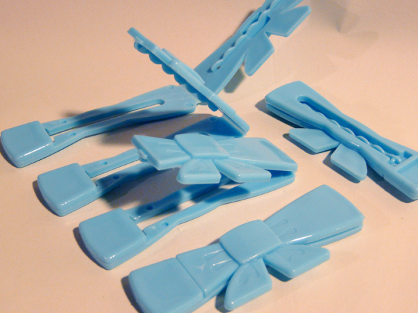 Blue Plastic snap bow - Image 2