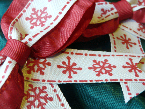 Ruffed red snowflake bow - Image 2