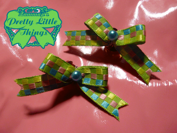 Digital green clasp bow