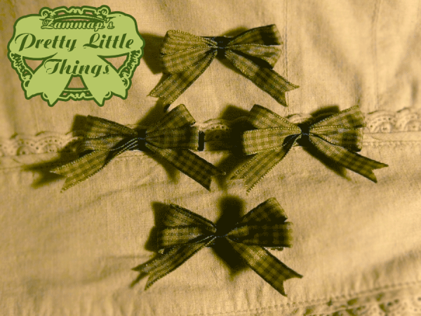 Tiny Green gingham bow