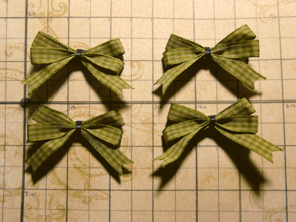 Tiny Green gingham bow - Image 4