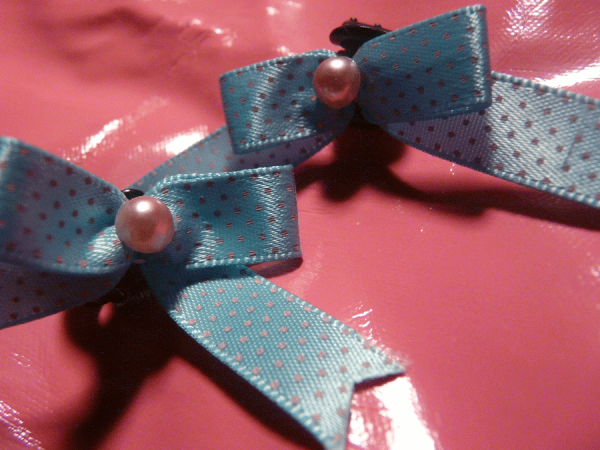 Tiny blue clasp bow - Image 2