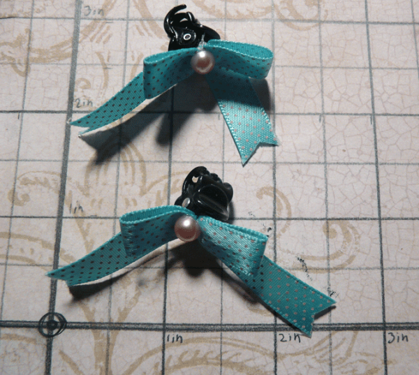 Tiny blue clasp bow - Image 5