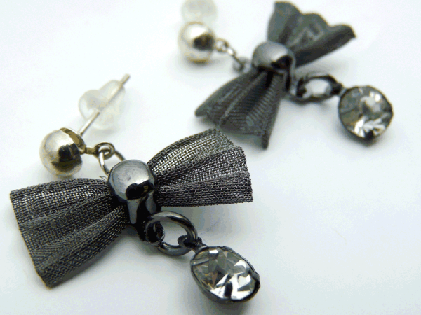 Metal bow Earrings - Image 2