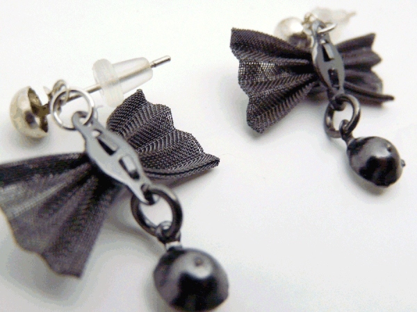 Metal bow Earrings - Image 3